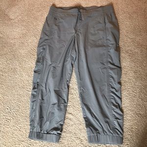 Athleta La Viva cropped joggers